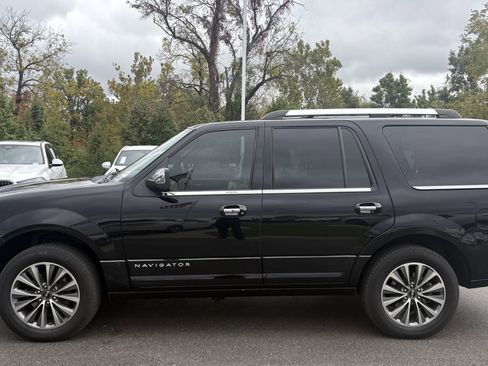 Used 2017 Lincoln Navigator Select image 7