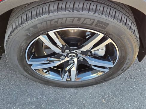 Used 2023 Volvo XC40 B5 Core w/ Convenience Package AWD/4WD image 9