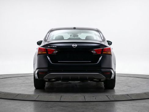 Used 2025 Nissan Altima 2.5 SV FWD image 7