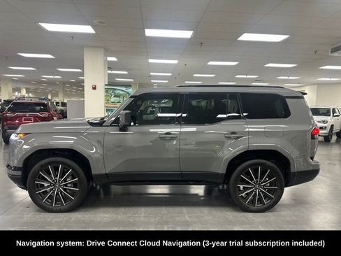 Used 2025 Lexus GX 550 w/ Accessory Package (2T) AWD/4WD image 2