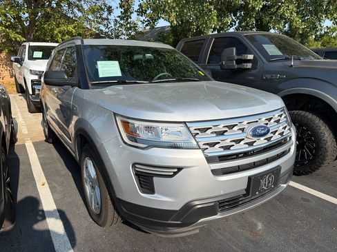 Used 2019 Ford Explorer XLT FWD image 2