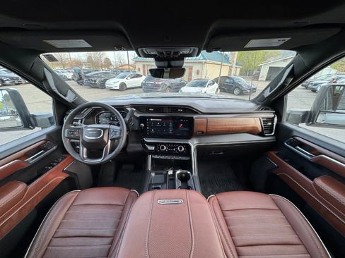 Used 2025 GMC Sierra 3500 Denali Ultimate image 11