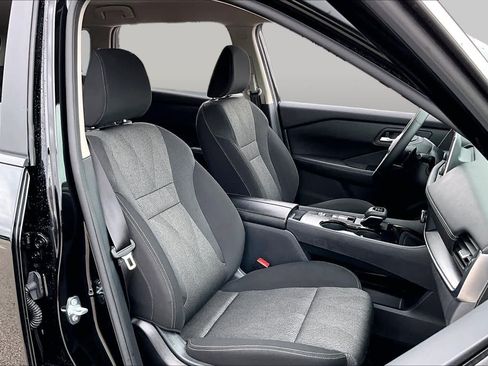 Used 2025 Nissan Rogue SV FWD image 9