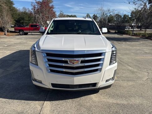 Used 2016 Cadillac Escalade Premium image 3