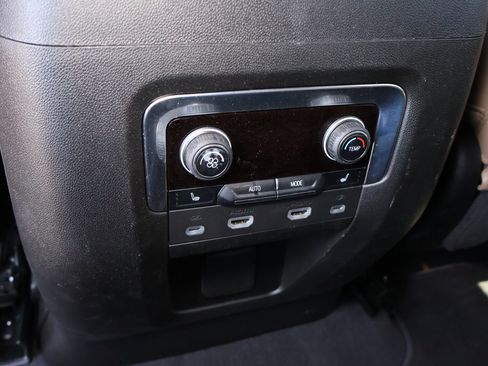 Used 2023 Chevrolet Tahoe Premier AWD/4WD image 28