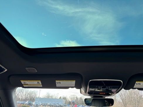 Used 2025 Land Rover Range Rover Sport Dynamic SE image 14