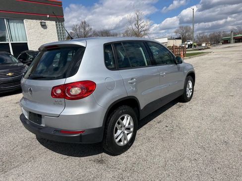 Used 2011 Volkswagen Tiguan SE image 9