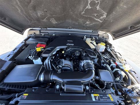 Used 2021 Jeep Gladiator Sport image 11