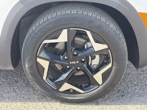 Certified 2025 Kia Seltos EX w/ EX Sunroof Package FWD image 9