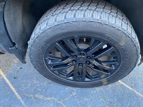 Used 2020 Chevrolet Silverado 1500 High Country w/ Technology Package image 8