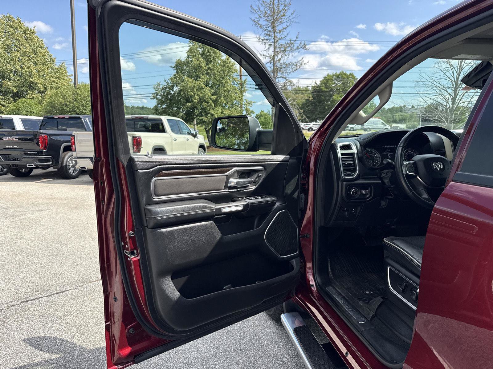 Used 2022 RAM 1500 Laramie AWD/4WD image 13