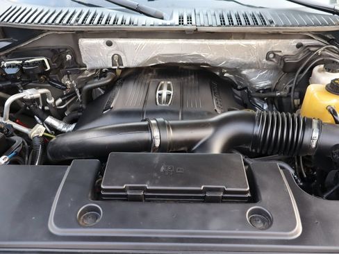 Used 2015 Lincoln Navigator 4WD image 41