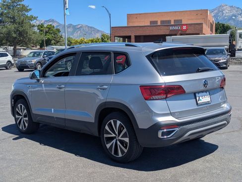 Used 2022 Volkswagen Taos SE AWD/4WD image 7