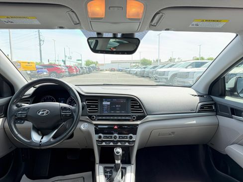 Used 2020 Hyundai Elantra Limited image 20