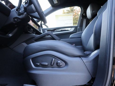 Certified 2026 Porsche Cayenne E-Hybrid Coupe AWD/4WD image 31