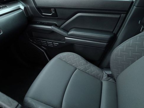 Used 2025 Toyota Tacoma SR5 image 12