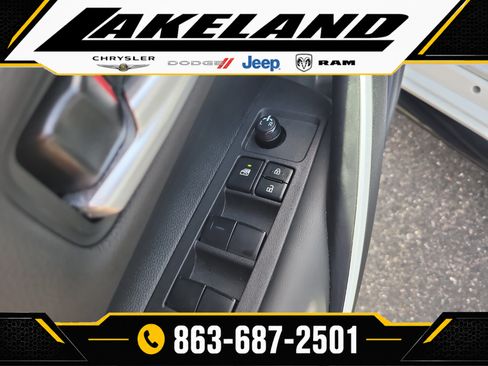 Used 2025 Toyota Corolla SE FWD image 15