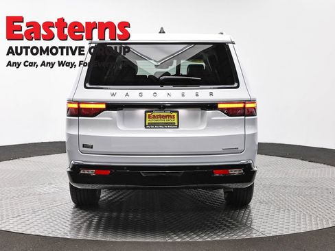 Used 2024 Jeep Wagoneer L Series II w/ Flexible Seating Group RWD image 6