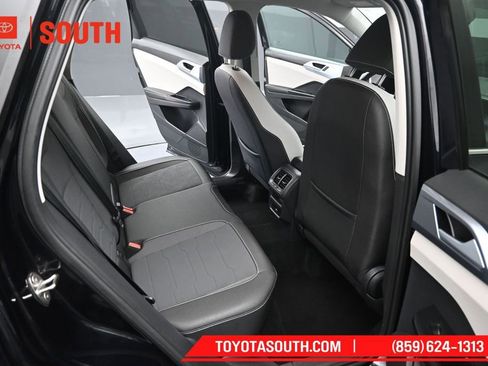 Used 2025 Volkswagen Taos SE FWD image 29