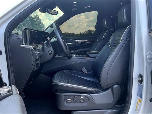 Used 2024 Cadillac Escalade Sport Platinum w/ LPO, ONYX Package AWD/4WD image 27