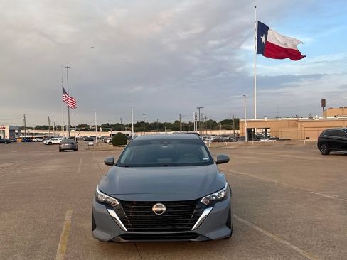 Used 2024 Nissan Sentra SV FWD image 5