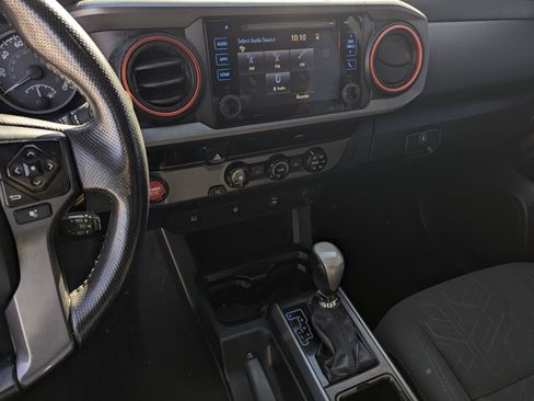 Used 2017 Toyota Tacoma TRD Off-Road w/ Tow Package image 11