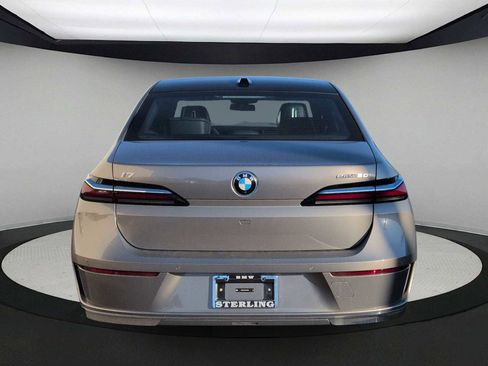 Used 2025 BMW i7 eDrive50 RWD image 7