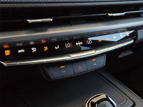 Certified 2025 Cadillac XT4 Sport FWD image 21