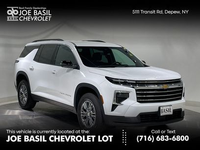 Used 2025 Chevrolet Traverse LT