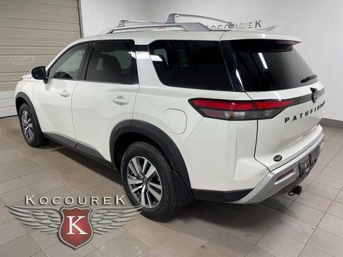 Used 2023 Nissan Pathfinder SL w/ Lighting Package (N92) image 4