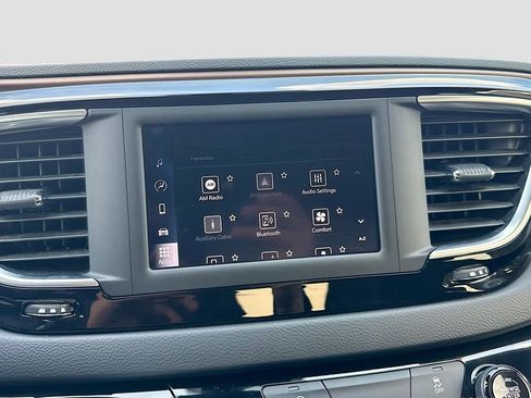 Used 2023 Chrysler Voyager LX image 17