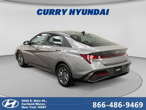 Certified 2024 Hyundai Elantra SEL FWD image 3