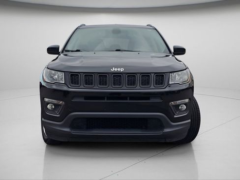 Used 2018 Jeep Compass Latitude image 3