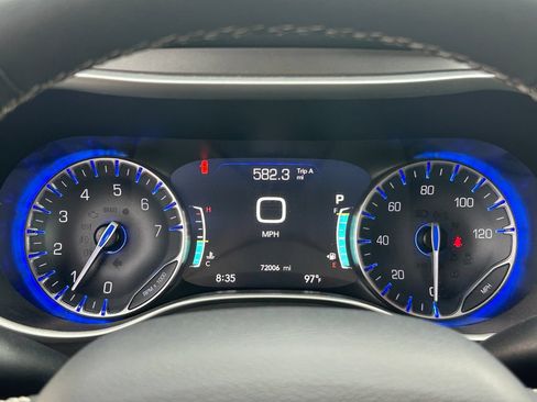 Used 2024 Chrysler Pacifica Touring-L FWD image 20
