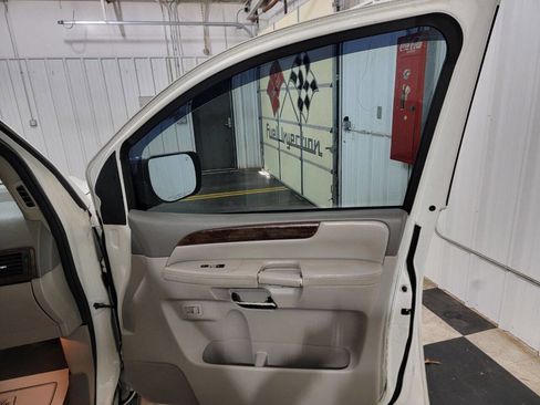 Used 2010 Nissan Armada Titanium w/ DVD Entertainment Pkg image 27