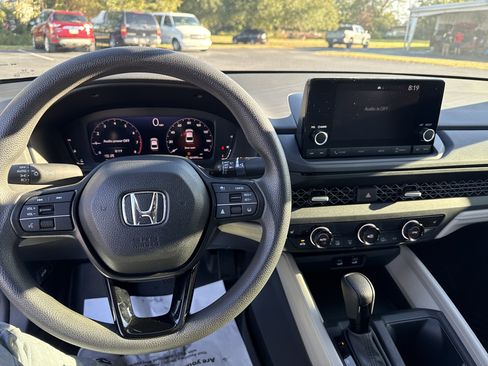 Used 2023 Honda Accord EX image 16