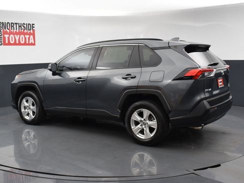 Used 2021 Toyota RAV4 XLE AWD/4WD image 2