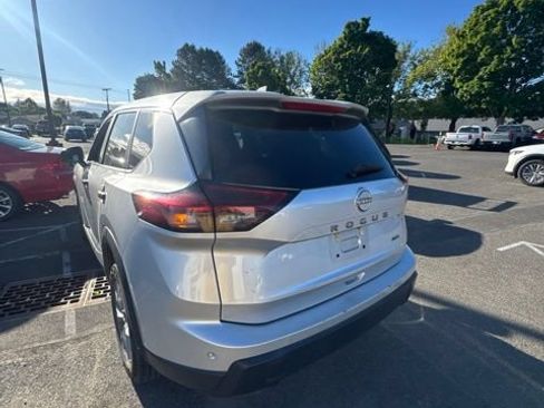 Used 2024 Nissan Rogue S AWD/4WD image 3