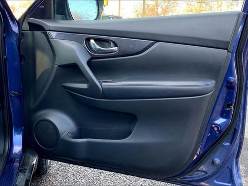 Used 2018 Nissan Rogue SV image 22