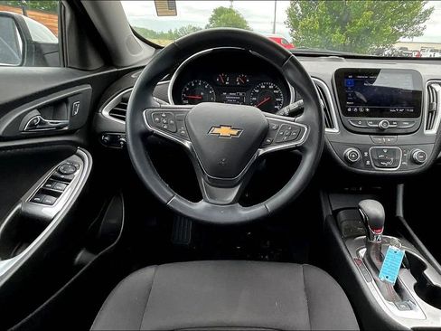 Used 2024 Chevrolet Malibu RS FWD image 3