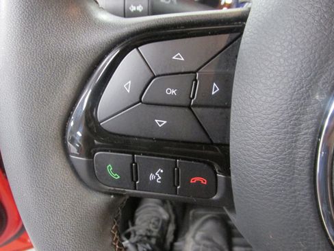 Used 2021 Jeep Renegade Latitude FWD image 29