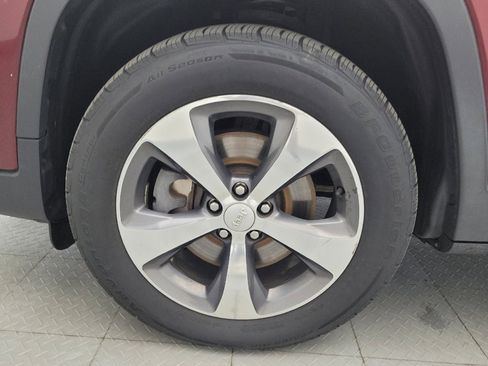 Used 2020 Jeep Cherokee Limited AWD/4WD image 31