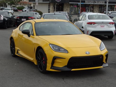 New 2026 Toyota GR86 YUZU Limited image 2