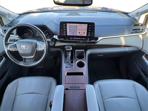 Used 2022 Toyota Sienna XLE w/ XLE Plus Package FWD image 36