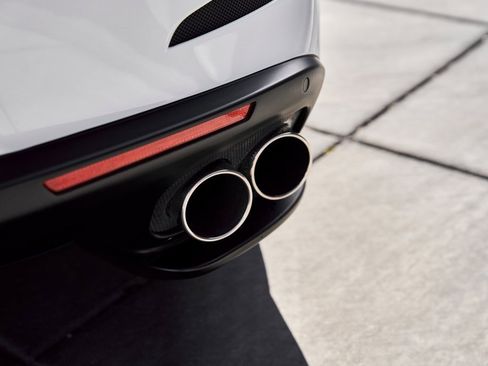 Used 2019 Ferrari GTC4Lusso image 12