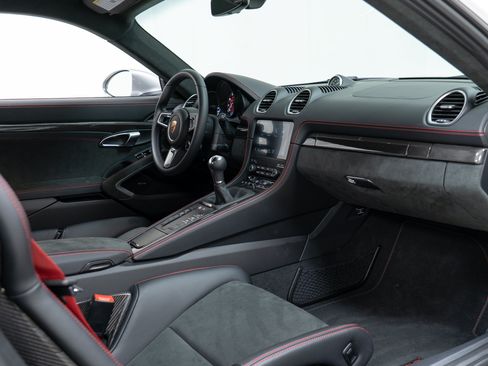 Certified 2025 Porsche 718 Cayman GTS RWD image 36