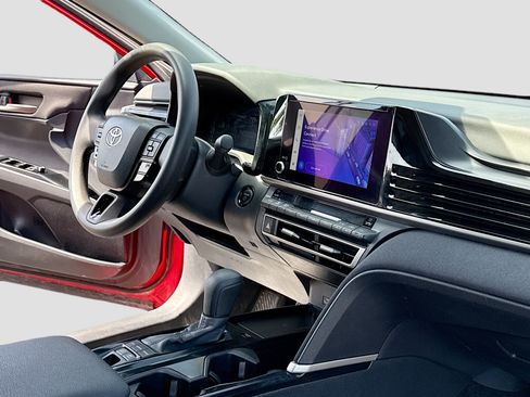 Used 2025 Toyota Camry LE FWD image 5