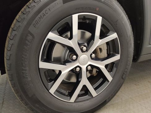 Used 2023 Jeep Grand Cherokee Limited AWD/4WD image 31