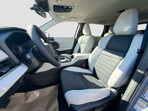 New 2026 Mitsubishi Outlander SE FWD image 21