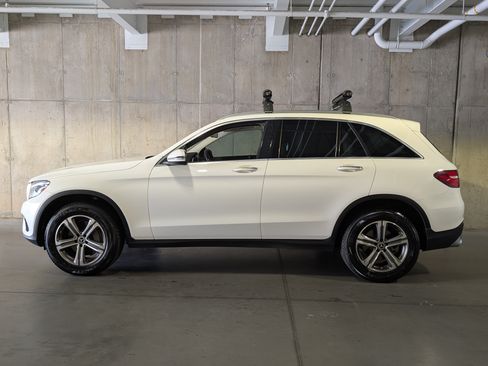 Used 2019 Mercedes-Benz GLC 300 4MATIC image 2